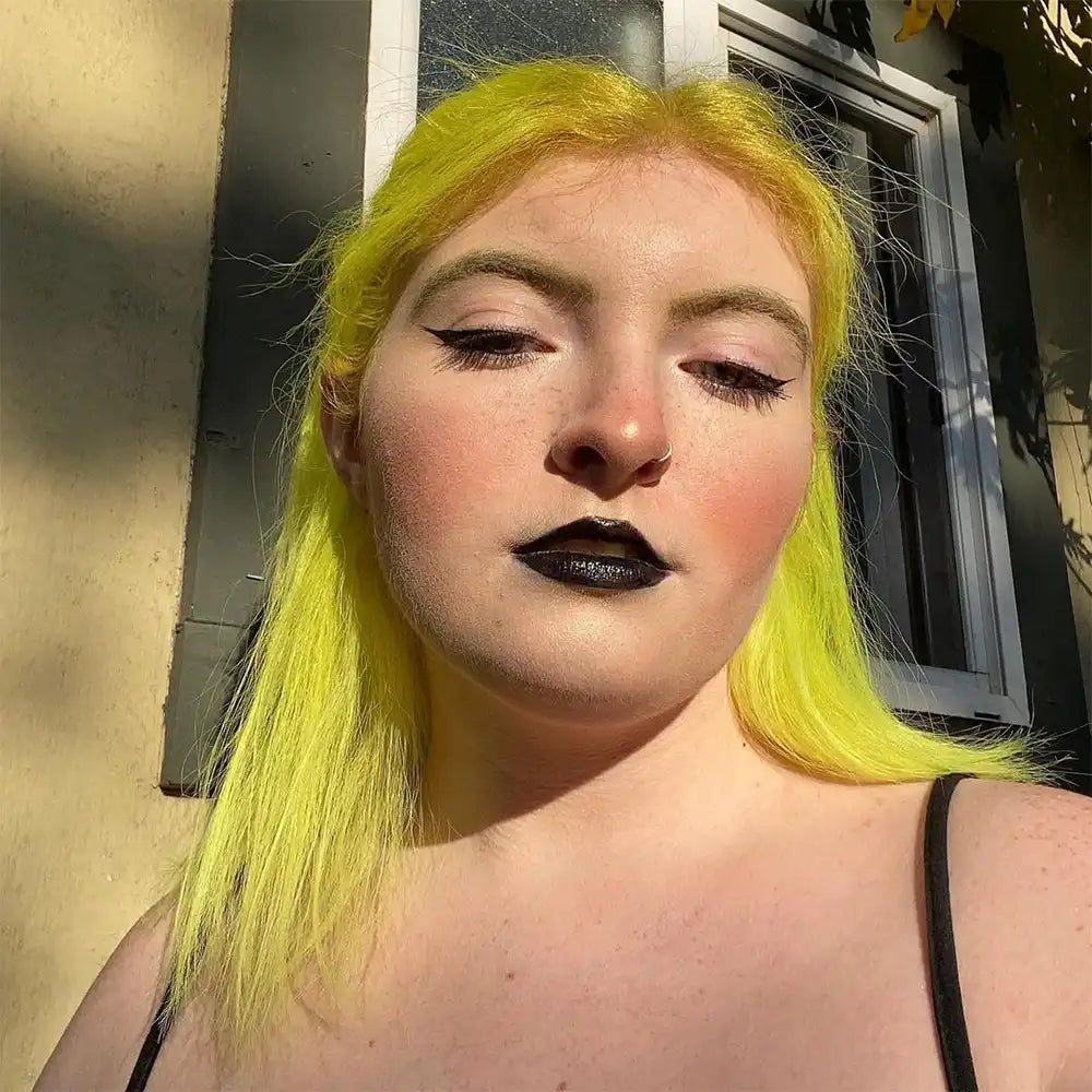 Extreme Yellow Coloring Conditioner Secondary image