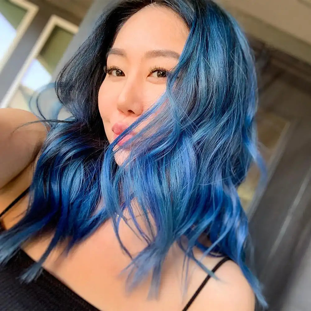 Vibrant Blue Coloring Conditioner Secondary image
